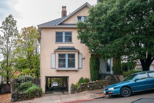 111 Laurel Pl