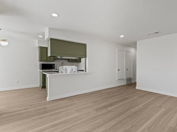 Photo - 908 Isbell Rd