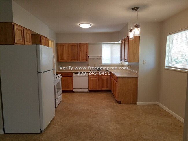 Photo - 825 Belford Ave