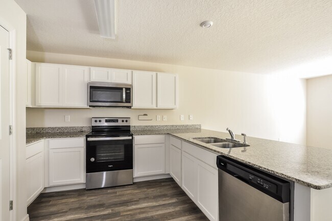 Photo - 28 Pitt Ln