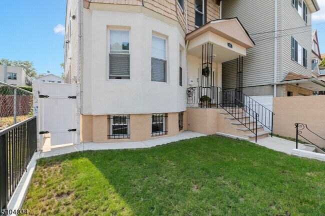 Photo - 17 Fulton Ave