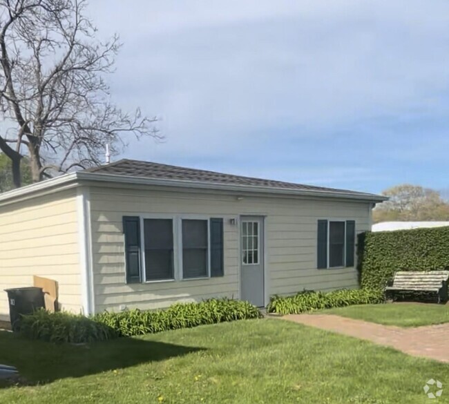 Building Photo - 73 C Chichester Ave Rental