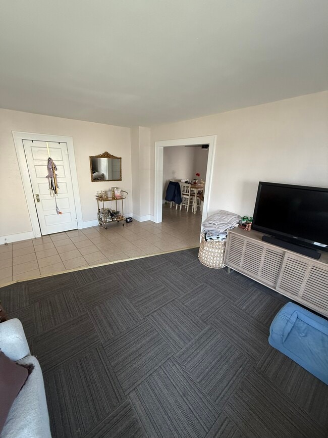 Photo - 2827 Wood St