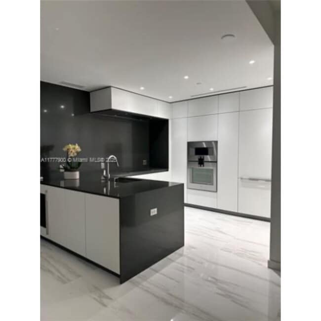 Building Photo - 300 Biscayne Boulevard Way