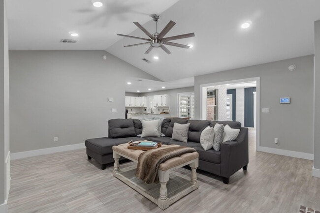Photo - 374 S Shore Dr