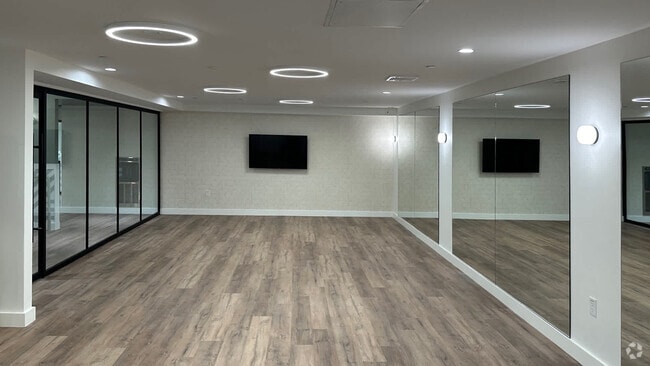 Building Photo - Rosecliff Rental