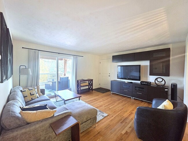 Photo - 202 E Rockwood Blvd