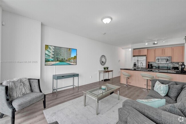 Building Photo - 79 SW 12th St Unit 3608-S Rental