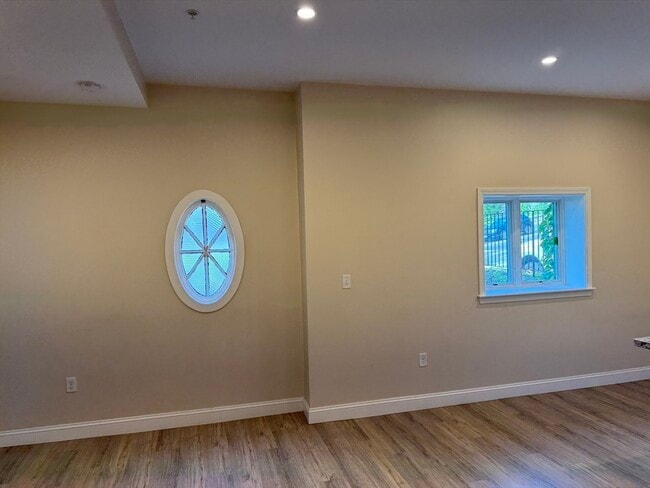 Photo - 275 Broadway Unidad 204