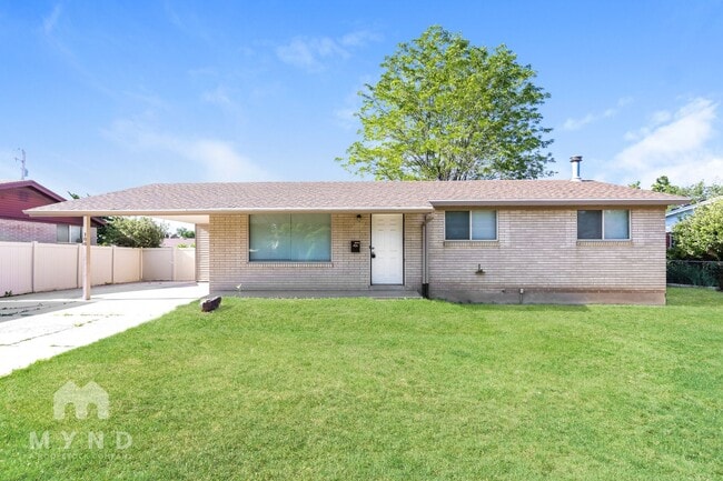 Photo - 180 Millerberg Dr House