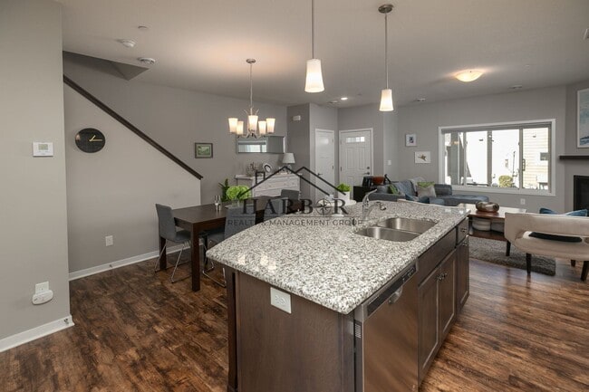 Photo - Contemporary 3 Bedroom Towhome in NW Roche...