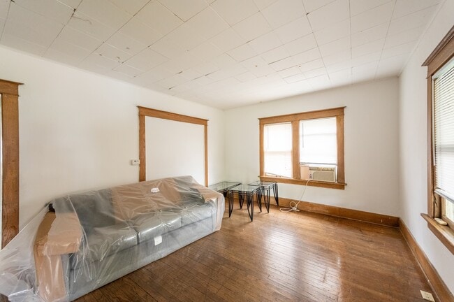 52.5 E Daniel St