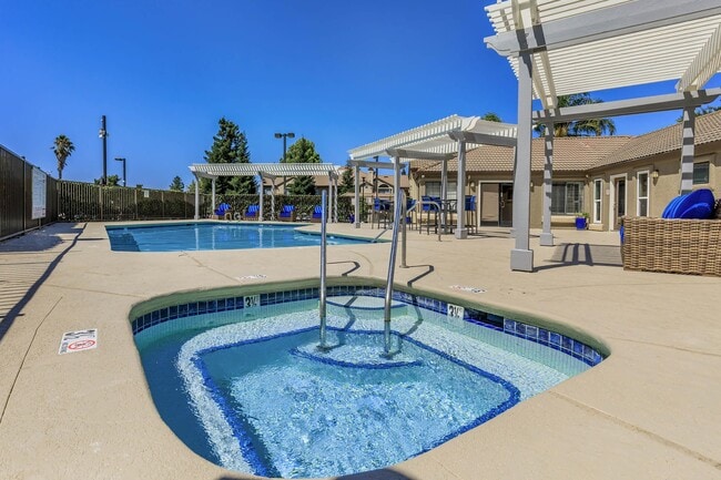 Oak Hills Apartments