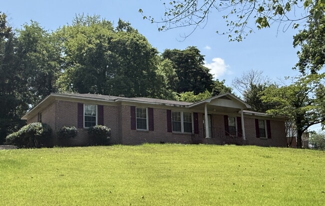 "Discover Comfort and Space: Charming 3-Bed, 2-Bath Home in Huntsville's Heart - 1808 Sq. Ft. of ...