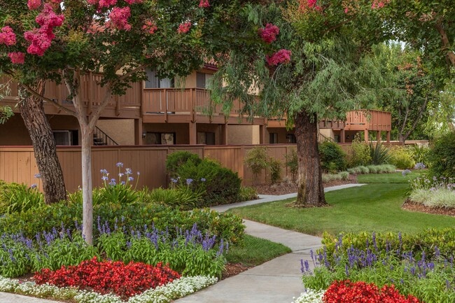 Red Oak Villas Apartments