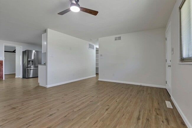 Photo - 1572 Ives Ave