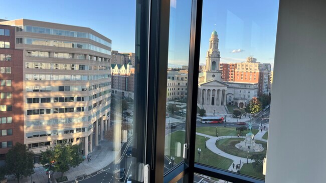 Building Photo - 1133 14th St NW Unit 1008