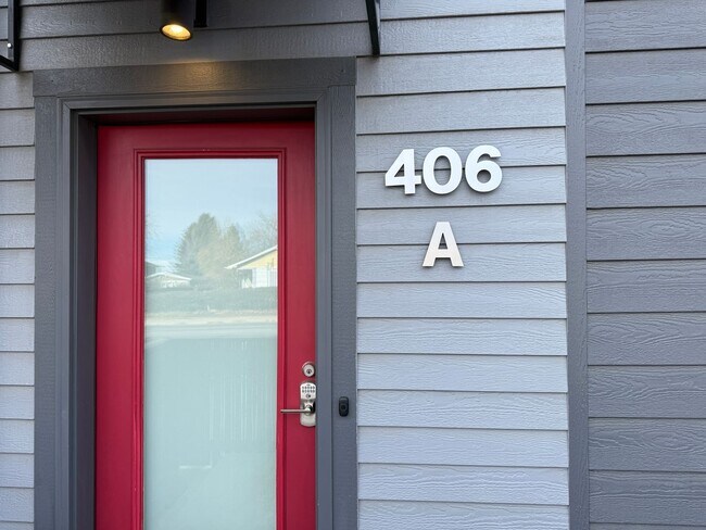 Photo - Fresh-Modern-Convenient 2/3/2 Twnhome