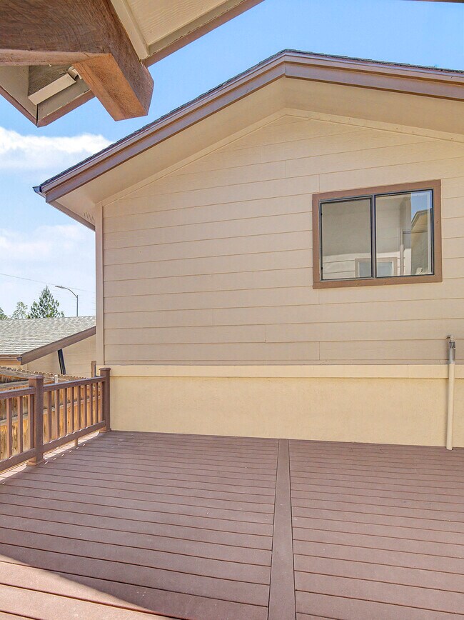1519 E Payton Wy
