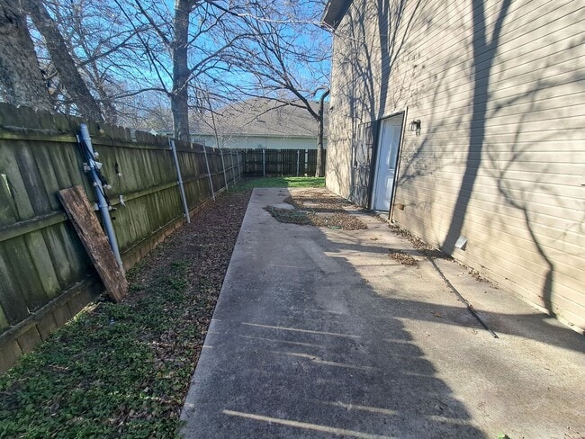 Photo - 900 Oakwood Ave