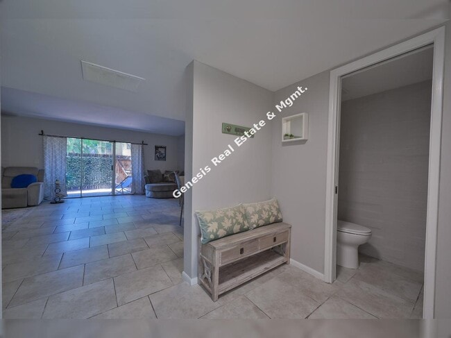 Photo - "Stylish 2-Bed Townhouse with Granite Touches & 2.5 Baths in Tucson – 1256 Sq Ft of Comfort!" Unidad E