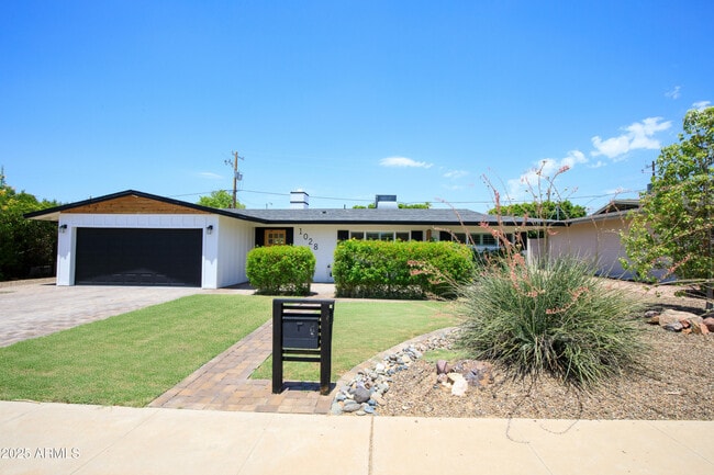 Building Photo - 1028 E Manzanita Dr Rental