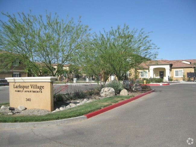 Front Sign - Larkspur Village Rental