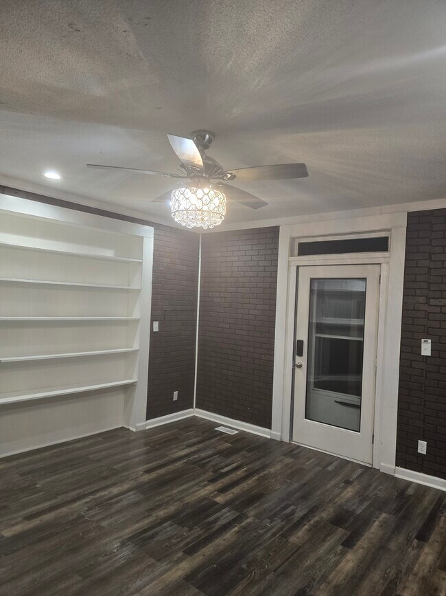 sala de estar - 405 W Harnett St Unidad APT A