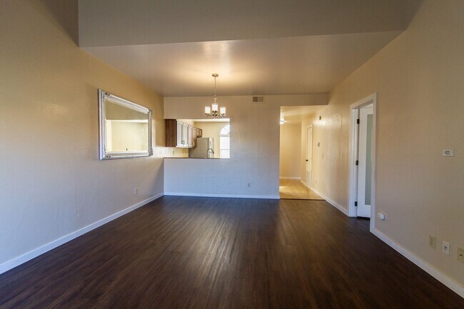 Photo - **Charming 2 Bedroom Condo for Rent at Park Centre**