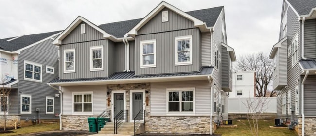 Building Photo - 9522 Golfview Ln