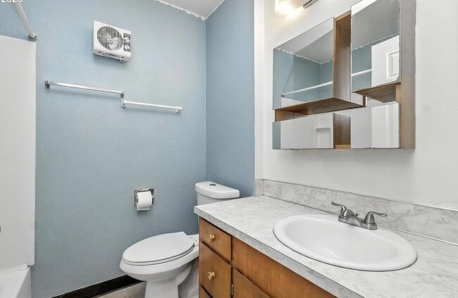 Building Photo - 5405 SE Lafayette St