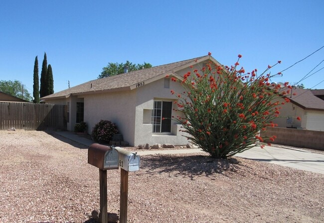 Building Photo - Centrally Located