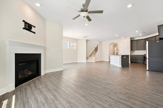 Photo - Available now! Spacious & beautiful 3 bedroom townhome!