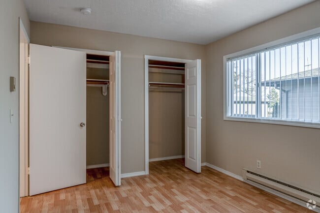 2BR, 1BA, - 1095SF - Bedroom