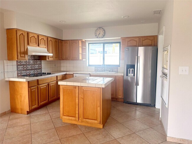 Photo - 2730 NE 7th St