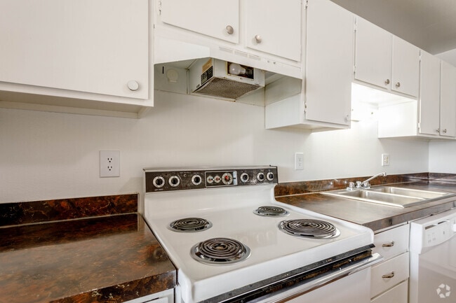 1BR, 1BA - 636SF