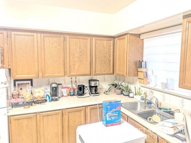 Photo - 45885 Henley Ave