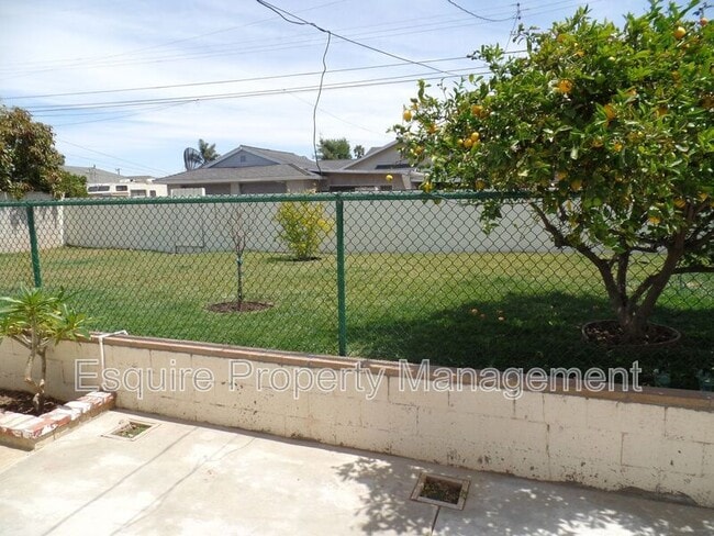 Photo - 1832 S E St