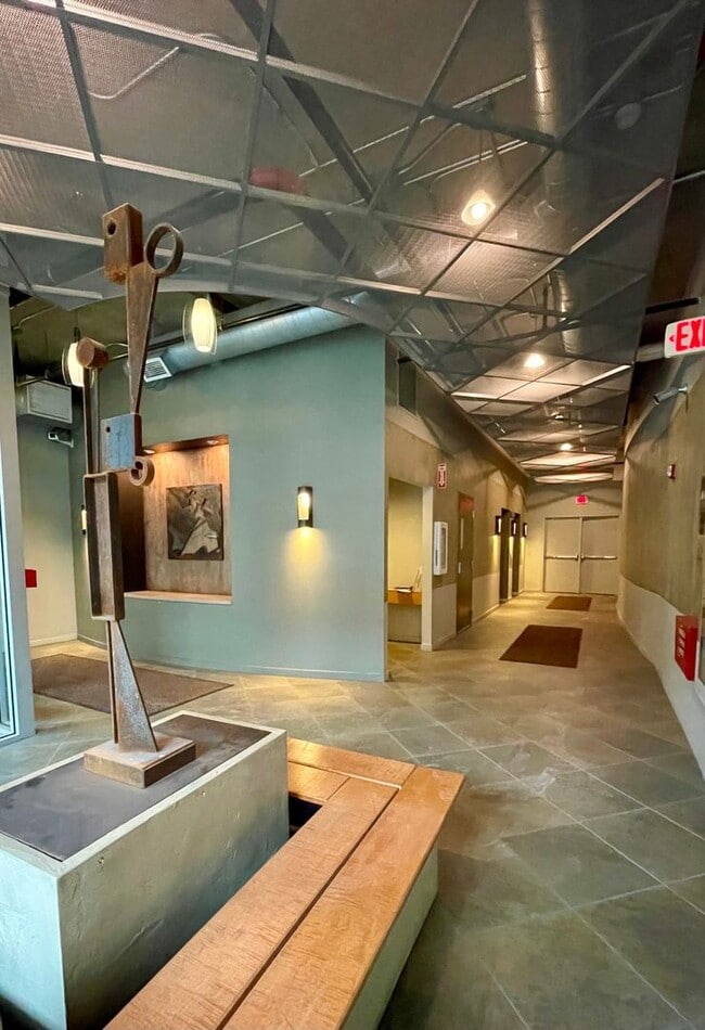 Building Photo - Downtown ROYAL OAK LIVING - 2 bed/2 bath - A CORNER WITH A VIEW! Unit 507