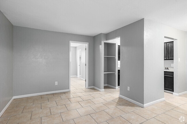 1BR, 1BA - 650SF - Living Room - Lawton Courtyard Apartments