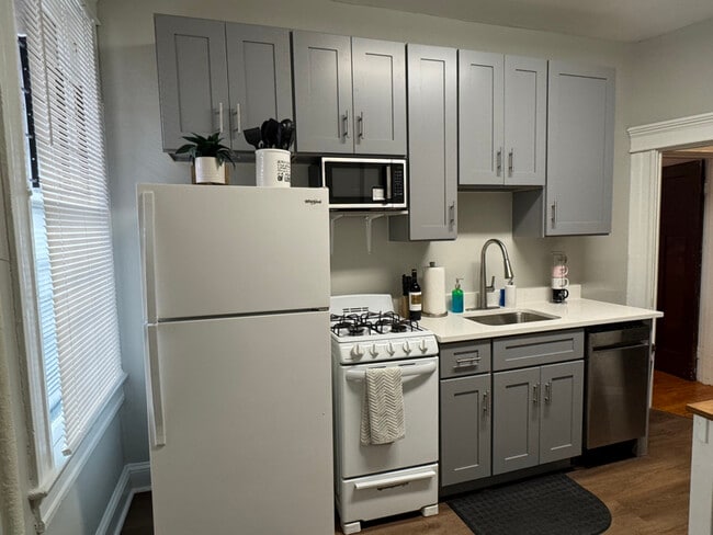 Photo - 101 E 33rd St Unit 1