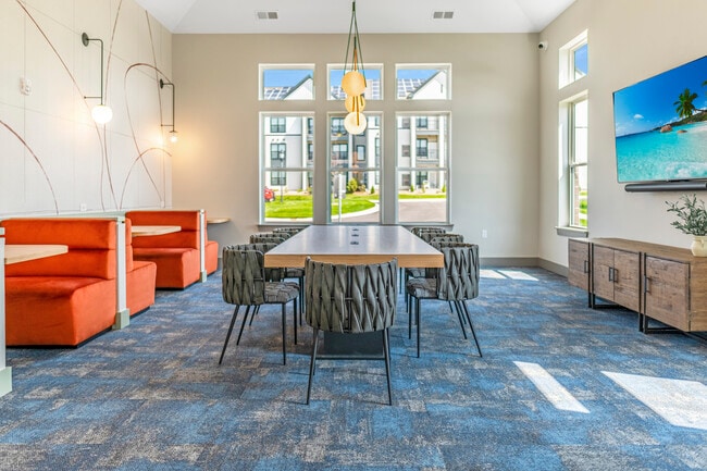 Co-Working Lounge - Clubhouse - The Falls at Pike Creek Apartments