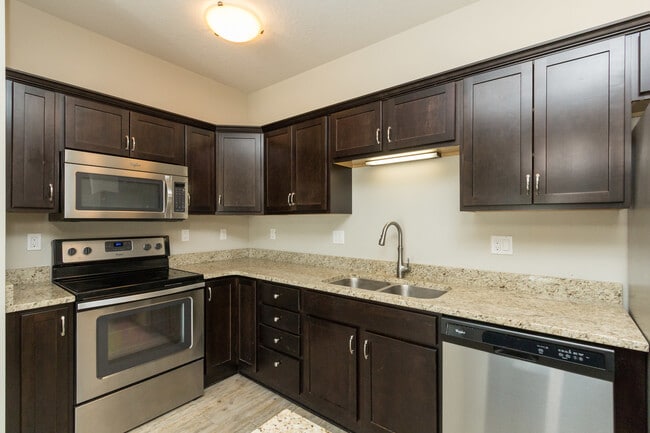 Cocina - The Heights at Lincoln Swing