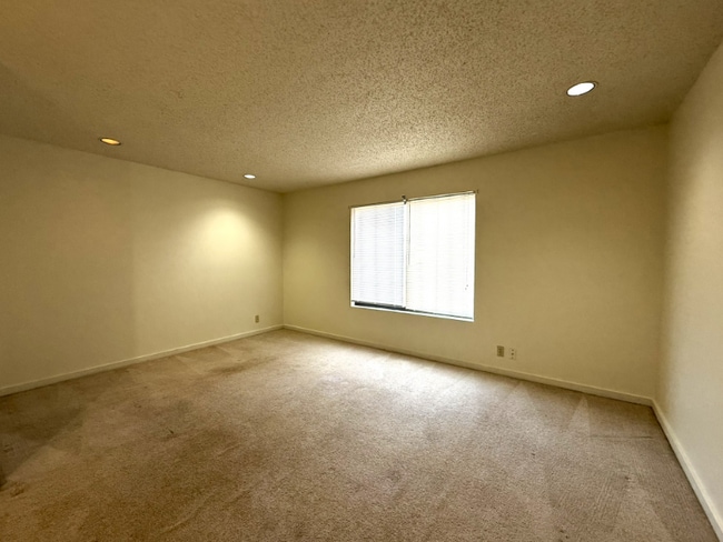 Photo - 1330 N Perry Ave Unidad 3