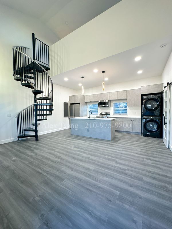 Building Photo - 316 Toledo St