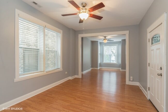 Photo - 2321 N Sawyer Ave Unidad 2
