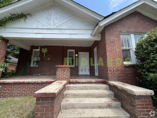 Building Photo - 2441 Gervais St Rental