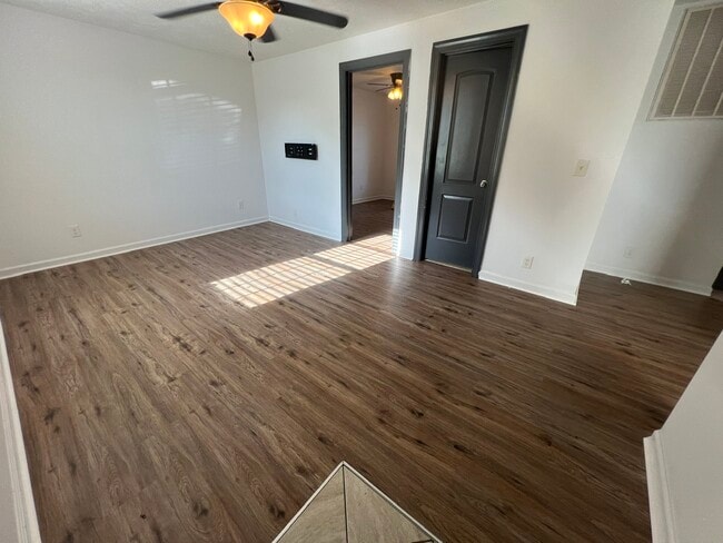 Photo - 104 Williams St
