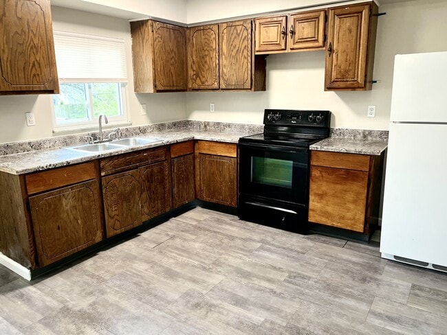 Photo - 6390 Firethorn Ave