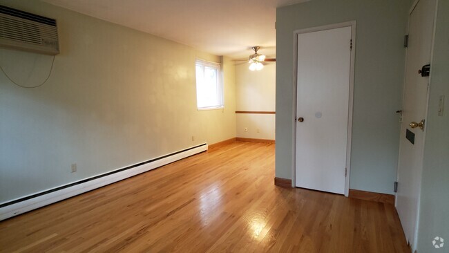 Building Photo - 1709 Como Ave SE Unit #1 Rental